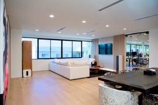 648 N St. Andrews Pl, Los Angeles CA - Loft