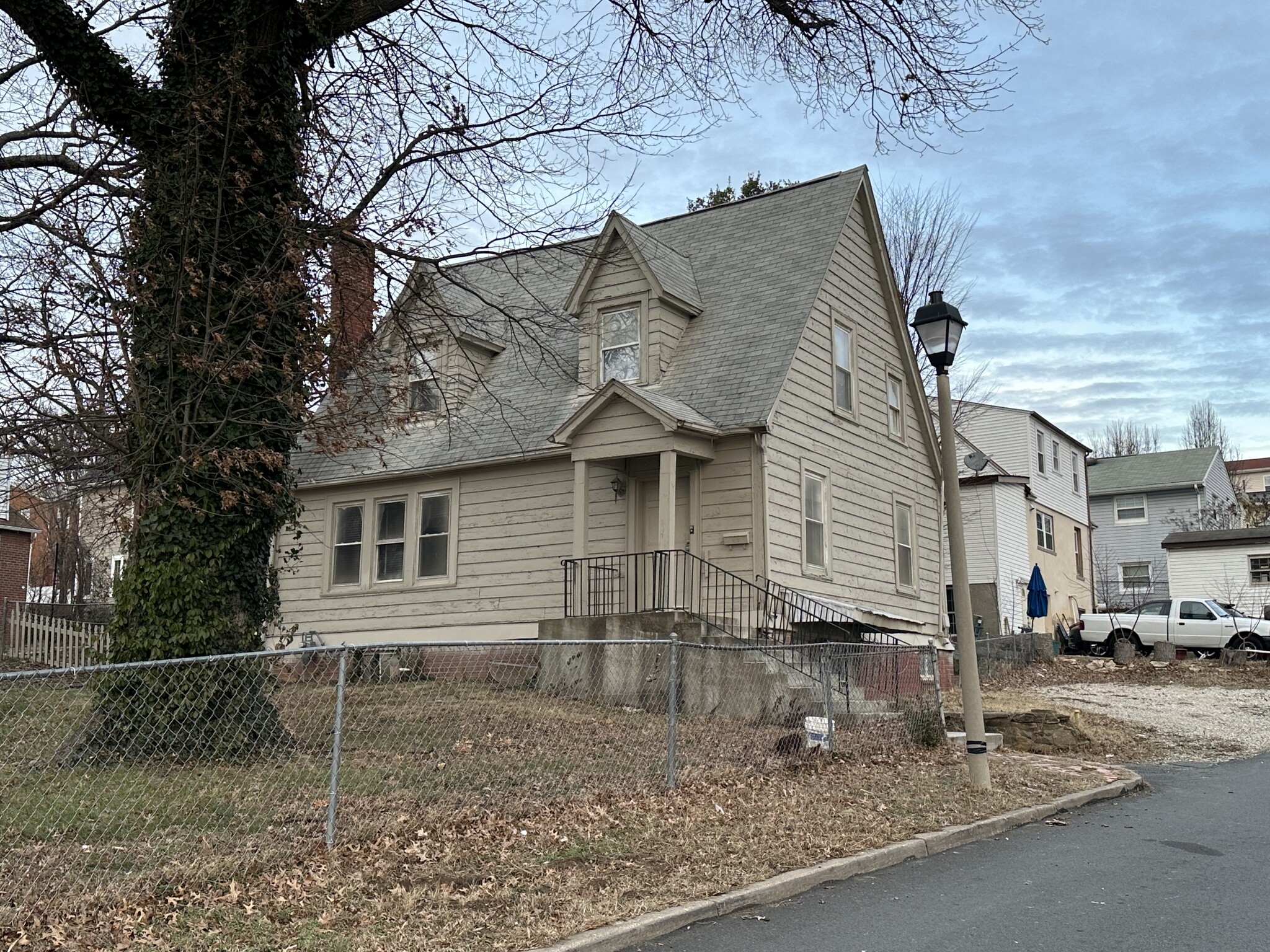 2401 S Shirlington Rd, Arlington, VA for sale Building Photo- Image 1 of 11