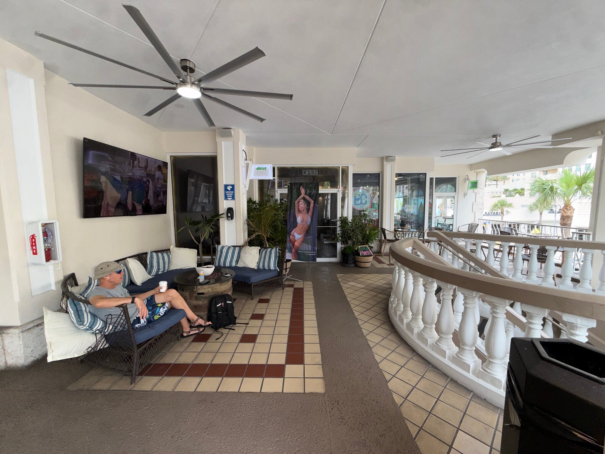 483 Mandalay Ave, Clearwater Beach, FL for lease Interior Photo- Image 1 of 25