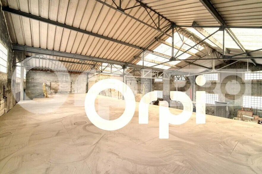 Flex in Soissons for lease - Interior Photo - Image 3 of 5