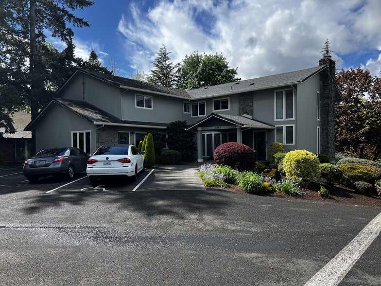 2365 SW Cedar Hills Blvd, Portland, OR for sale - Building Photo - Image 1 of 8