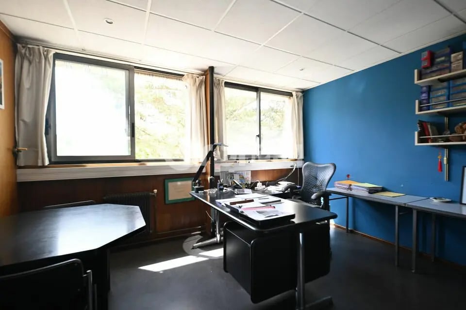 Office in Lyon for sale Building Photo- Image 1 of 13