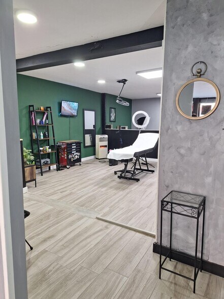 Retail in Cáceres, Cáceres for lease - Building Photo - Image 3 of 3