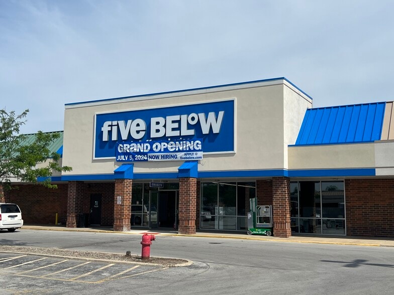 100-275 W 87th St, Chicago, IL for lease - Building Photo - Image 1 of 7