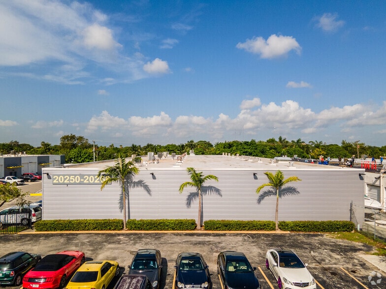 20250-20268 NE 15th Ct, Miami, FL for lease - Building Photo - Image 2 of 9