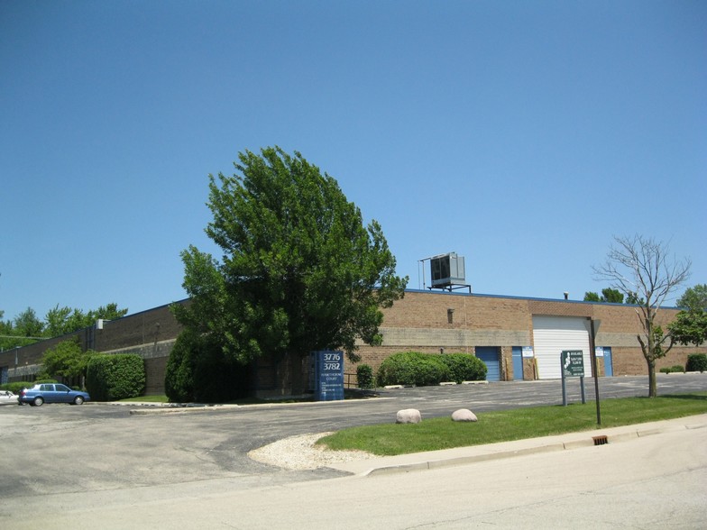 3776-3790 Hawthorne Ct, Waukegan, IL for lease - Building Photo - Image 1 of 4