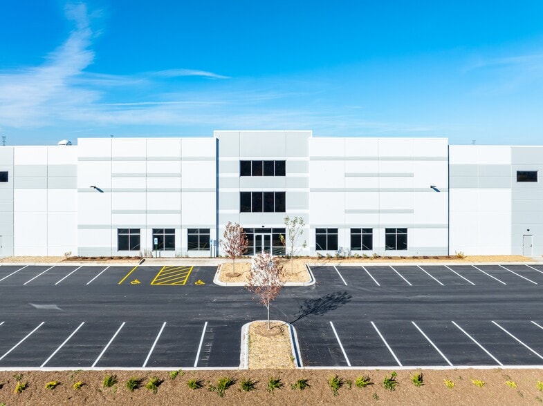 1900 N US 45, Libertyville, IL for sale - Building Photo - Image 2 of 6