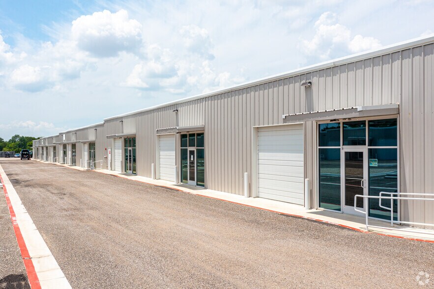 1518 Navo Rd, Aubrey, TX 76227