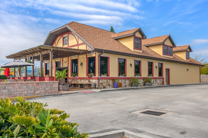 240 N Orlando Ave, Cocoa Beach, FL for sale - Building Photo - Image 1 of 1