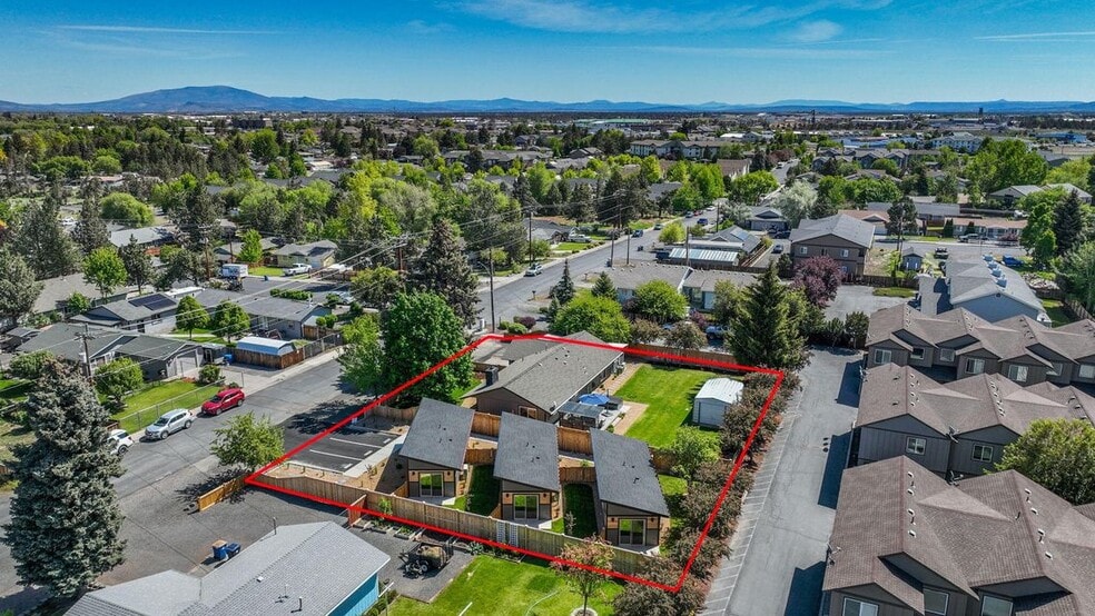 2010 SW Reindeer Ave, Redmond, OR for sale - Building Photo - Image 1 of 1