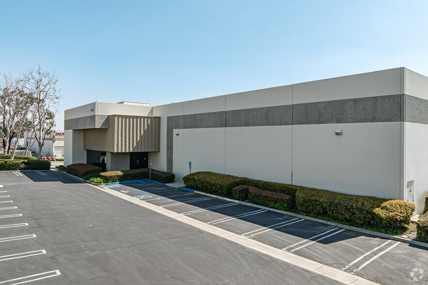 11383 Newport Dr, Rancho Cucamonga, CA for lease - Building Photo - Image 3 of 9