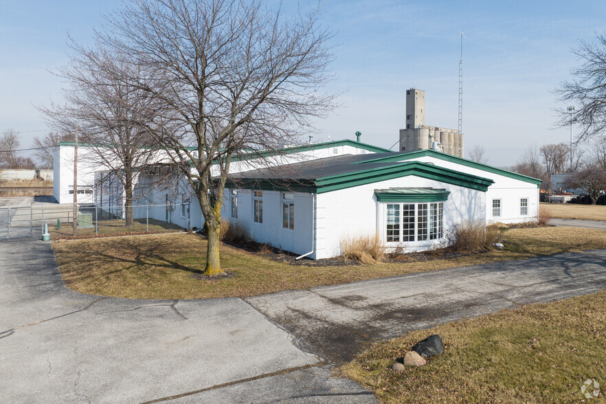 5056 Angola Rd, Toledo, OH for lease - Primary Photo - Image 1 of 29