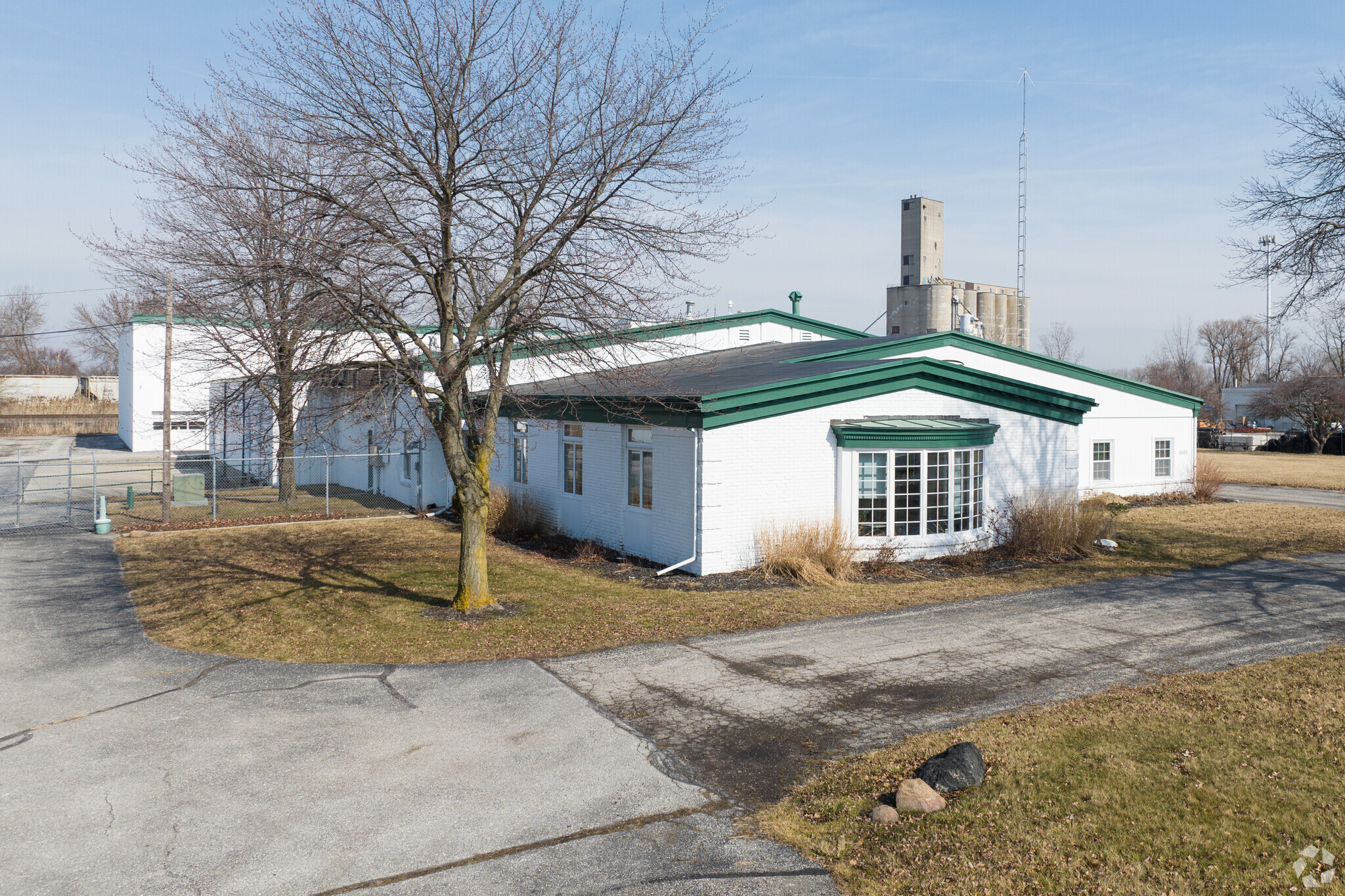 5056 Angola Rd, Toledo, OH for lease Primary Photo- Image 1 of 30