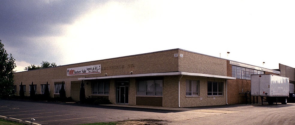 560 S Hicks Rd, Palatine, IL for lease - Building Photo - Image 3 of 5