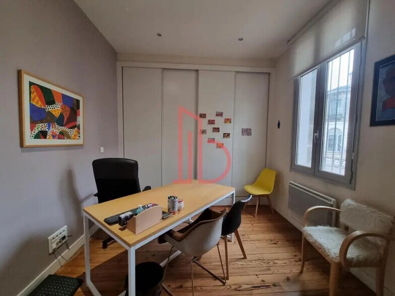 Office in Bordeaux for lease - Building Photo - Image 2 of 9