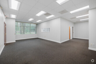 735 Johnnie Dodds Blvd, Mount Pleasant, SC for lease Interior Photo- Image 1 of 6