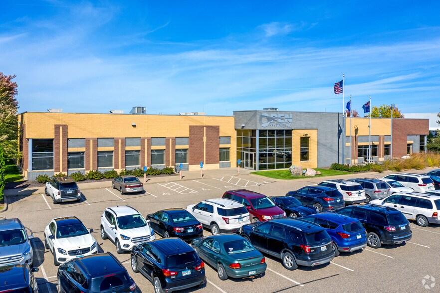 4301 Dean Lakes Blvd, Shakopee, MN for sale - Primary Photo - Image 1 of 1