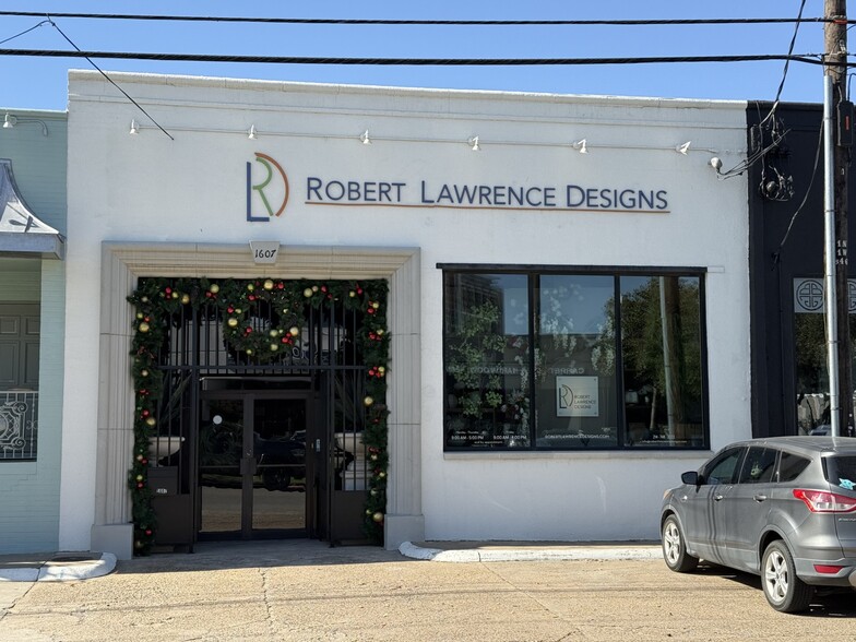 1607 Dragon St, Dallas, TX for lease - Building Photo - Image 1 of 8