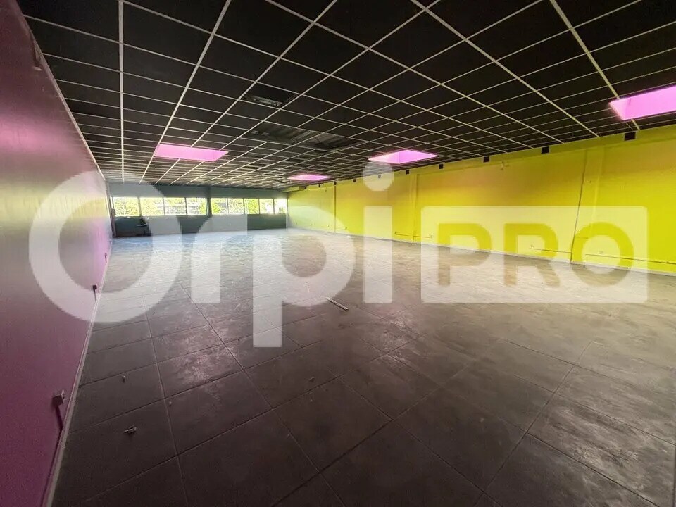 Office in Compiègne for lease Building Photo- Image 1 of 4