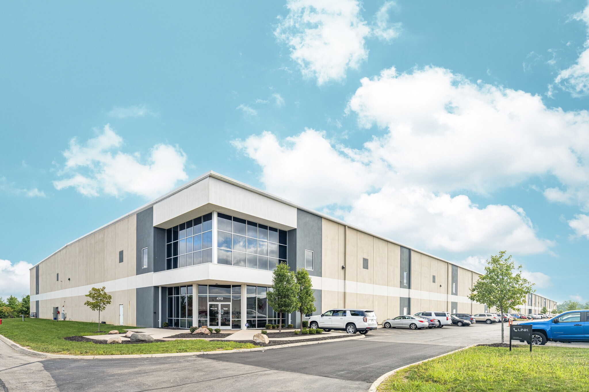 4712 Poth Rd, Whitehall, OH for lease Building Photo- Image 1 of 17