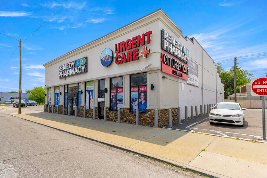 13403 W 7 Mile Rd, Detroit, MI for lease - Building Photo - Image 2 of 42
