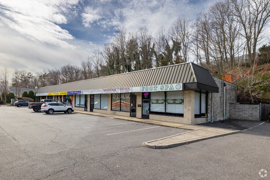 1041 W Jericho Tpke, Smithtown, NY for sale - Primary Photo - Image 1 of 1