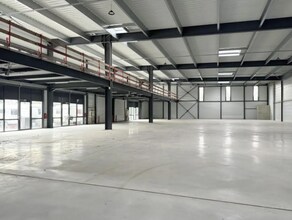 Avenue Du Gros Chene, Éragny for lease Interior Photo- Image 1 of 12