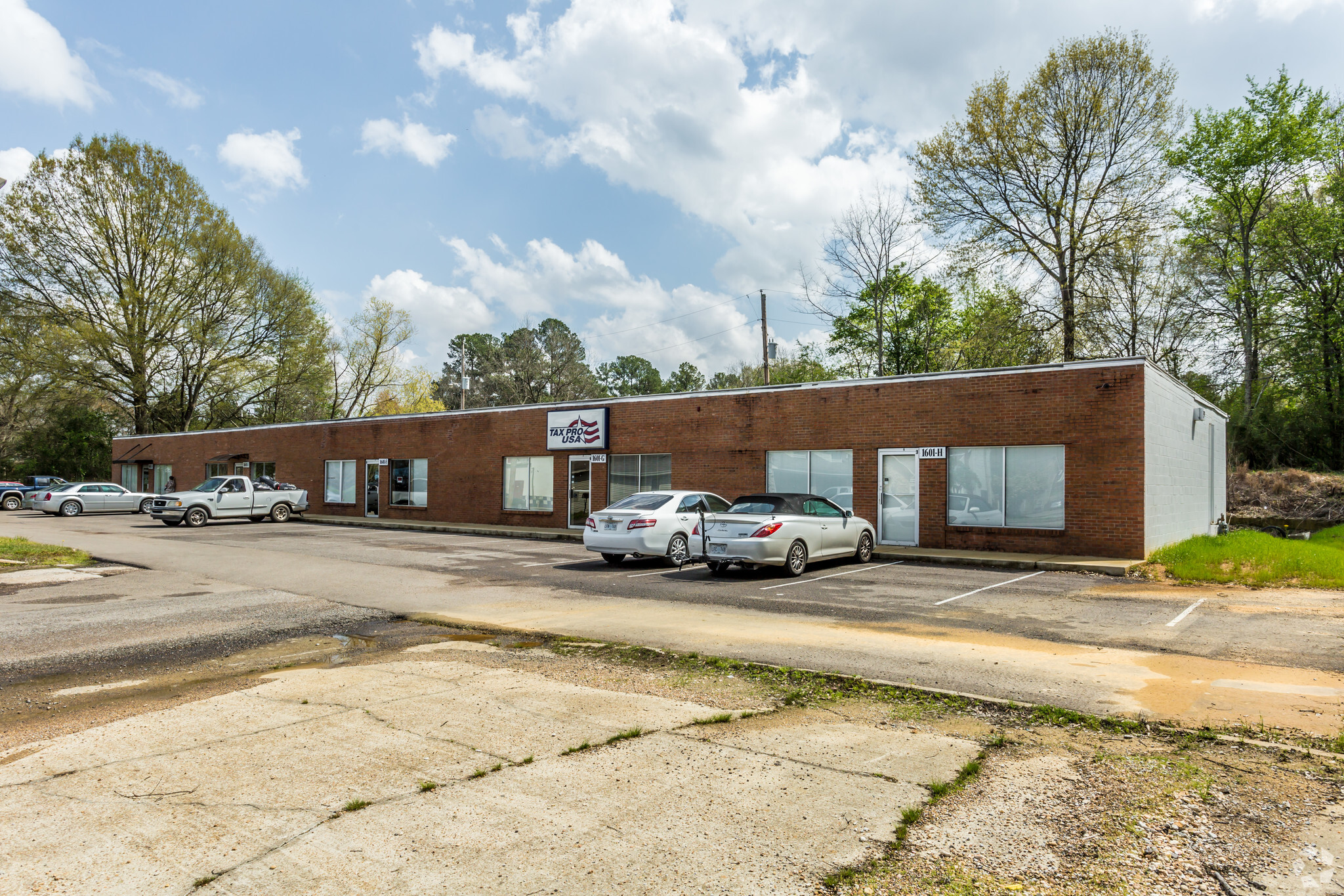 1601 W Main St, Tupelo, MS for sale Primary Photo- Image 1 of 1