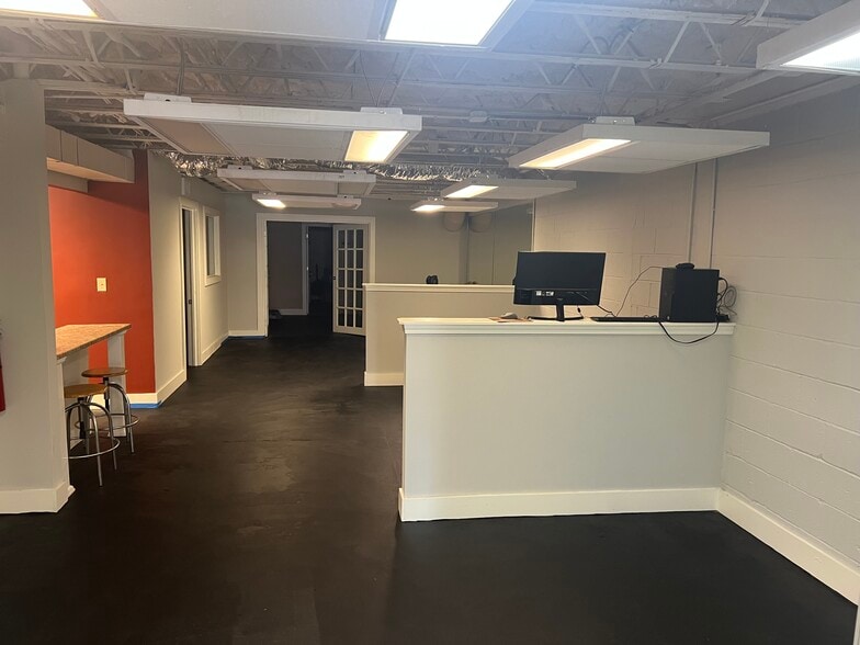 24 E Andrews Dr NW, Atlanta, GA for lease - Building Photo - Image 2 of 9