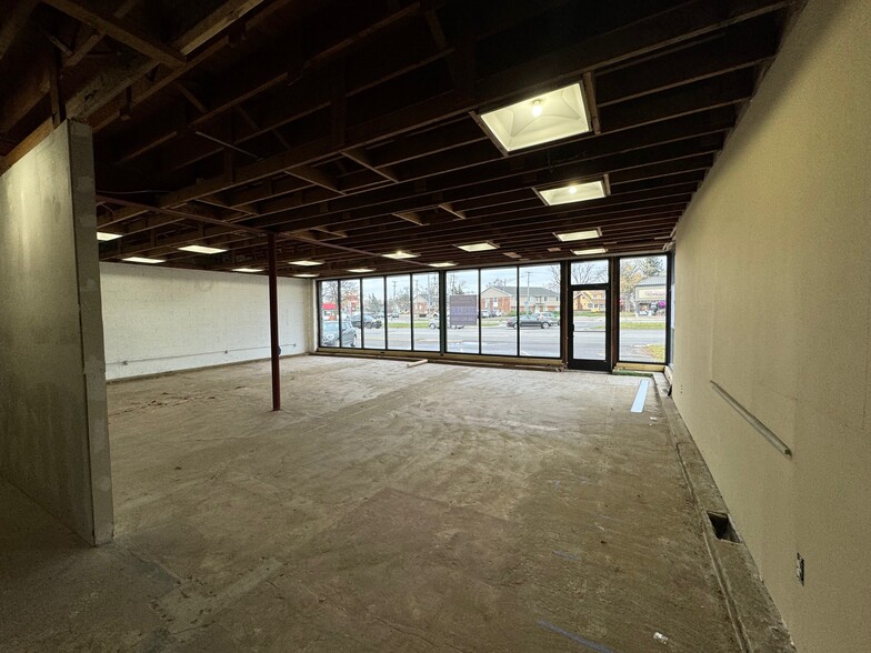 28168 Woodward Ave, Royal Oak, MI for lease - Building Photo - Image 3 of 17