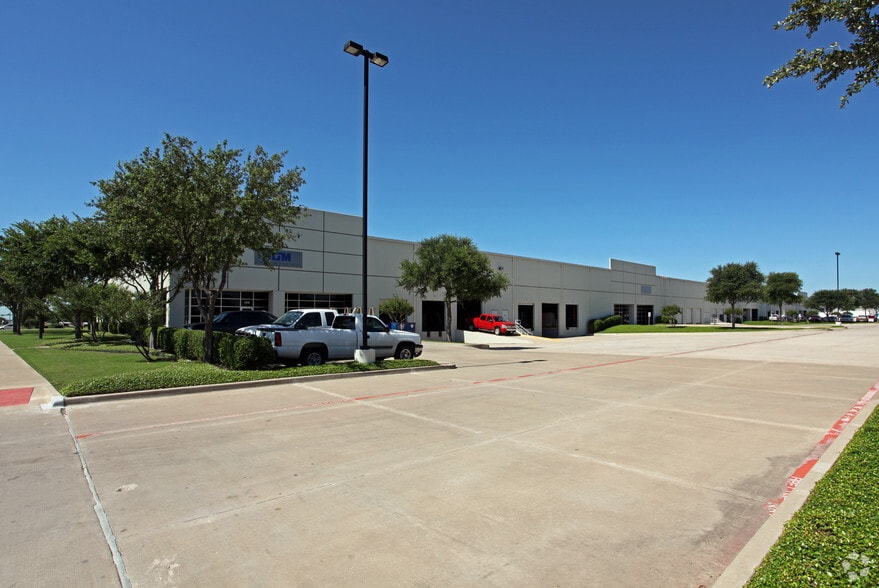 1705 Wallace Dr, Carrollton, TX for lease - Building Photo - Image 1 of 7