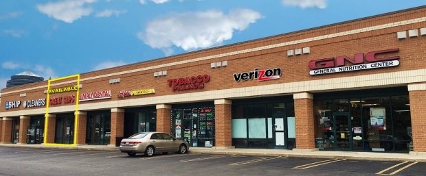 335-355 E Geneva Rd, Carol Stream, IL for lease - Building Photo - Image 2 of 6