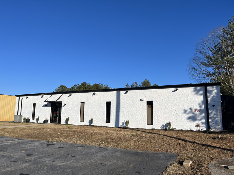 5967 Highway 221, Roebuck, SC for lease - Building Photo - Image 1 of 5