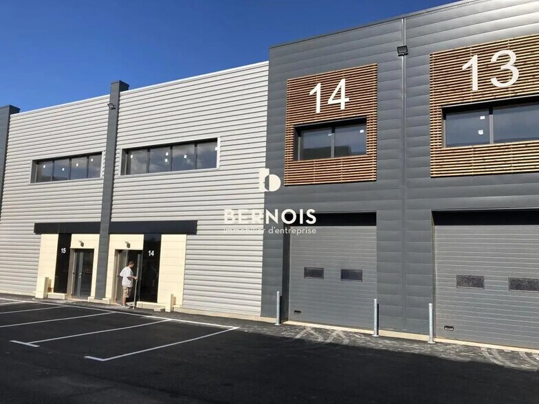 Flex in Brignoles for lease - Building Photo - Image 2 of 17