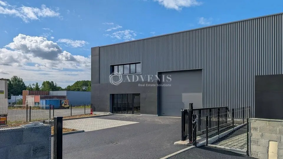 Flex in Miniac-Morvan for lease - Building Photo - Image 3 of 8