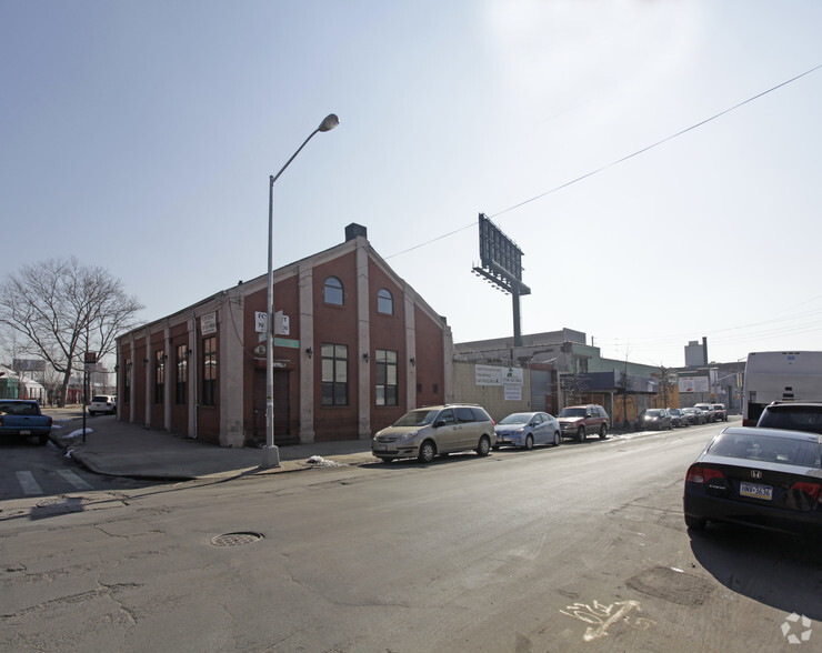 171-189 Van Brunt St, Brooklyn, NY for sale - Primary Photo - Image 1 of 1