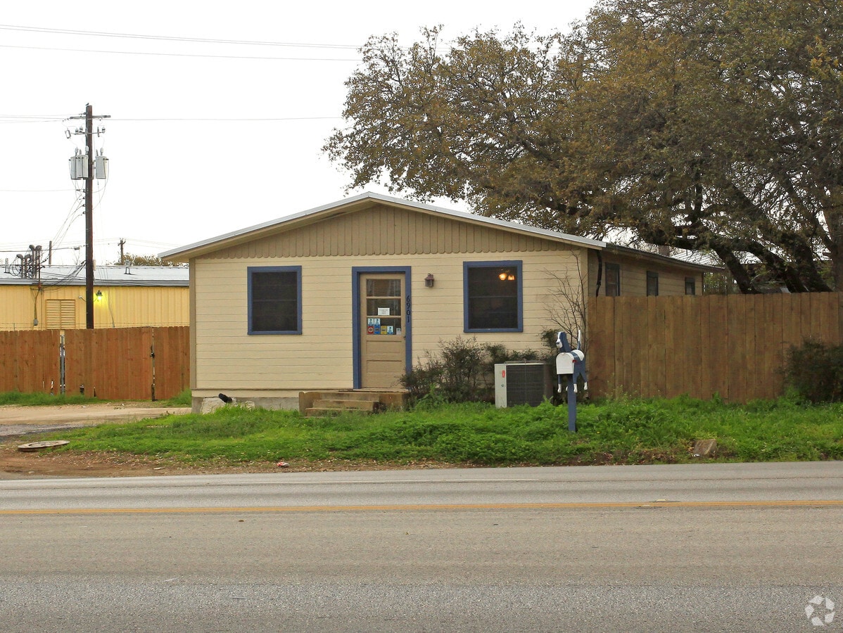 6901 McNeil Dr, Austin, TX 78729