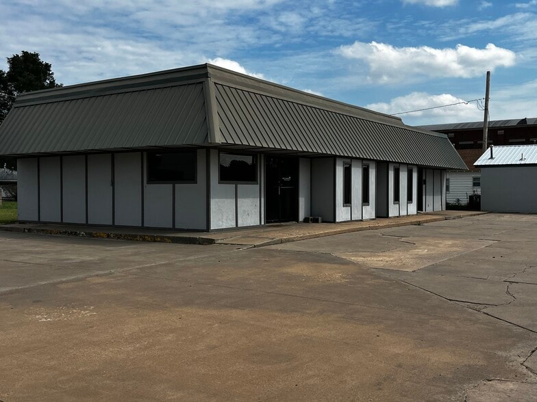 404 Douglas Ave, Beaver, OK for sale - Building Photo - Image 2 of 12
