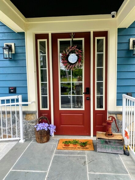 375 Blumel Rd portfolio of 2 properties for sale on LoopNet.com - Building Photo - Image 2 of 9