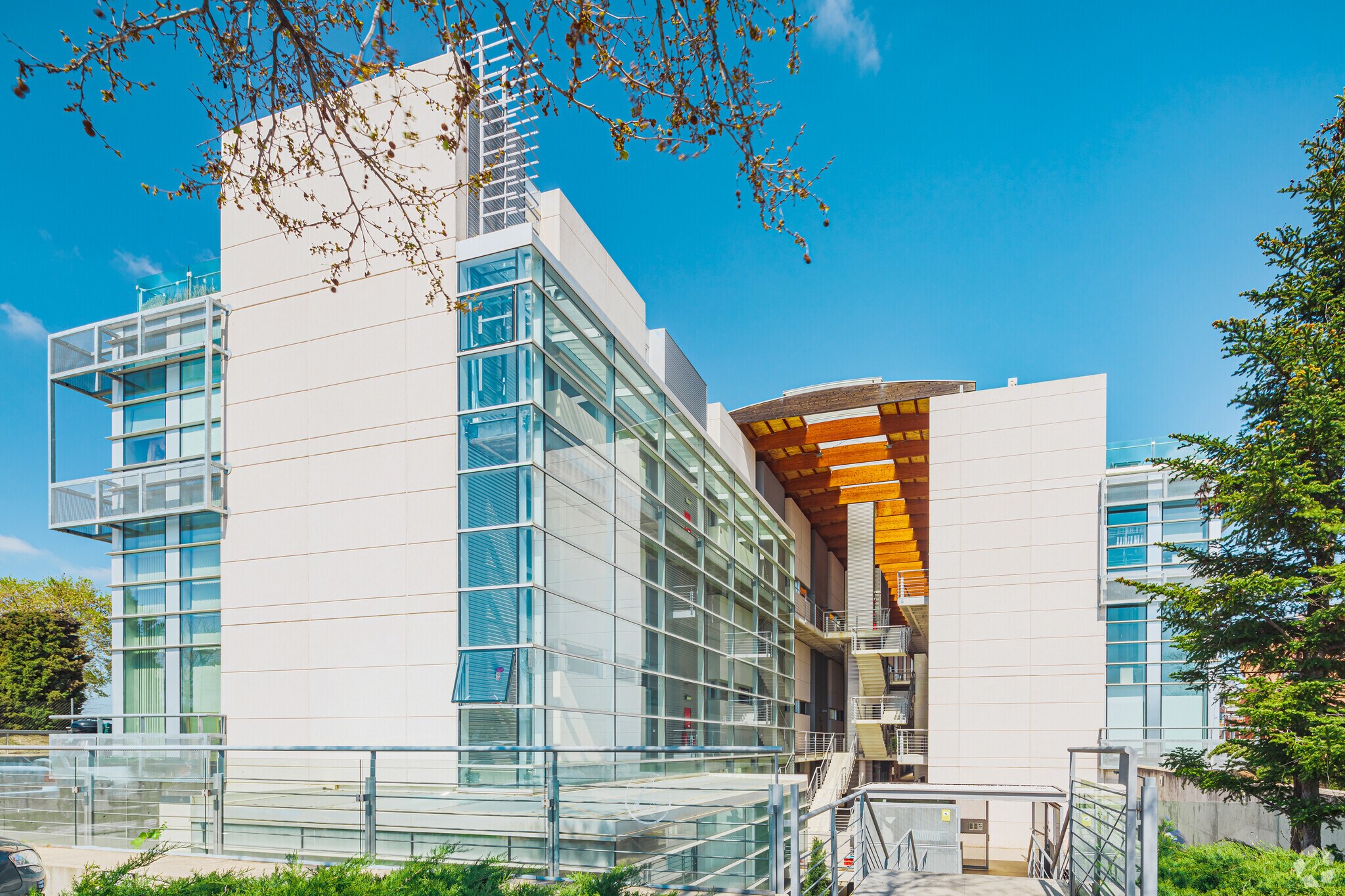 Calle Castillo de Fuensaldaña, 4, Las Rozas de Madrid, Madrid for sale Building Photo- Image 1 of 1