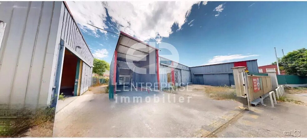 Industrial in Carros for lease - Building Photo - Image 3 of 10