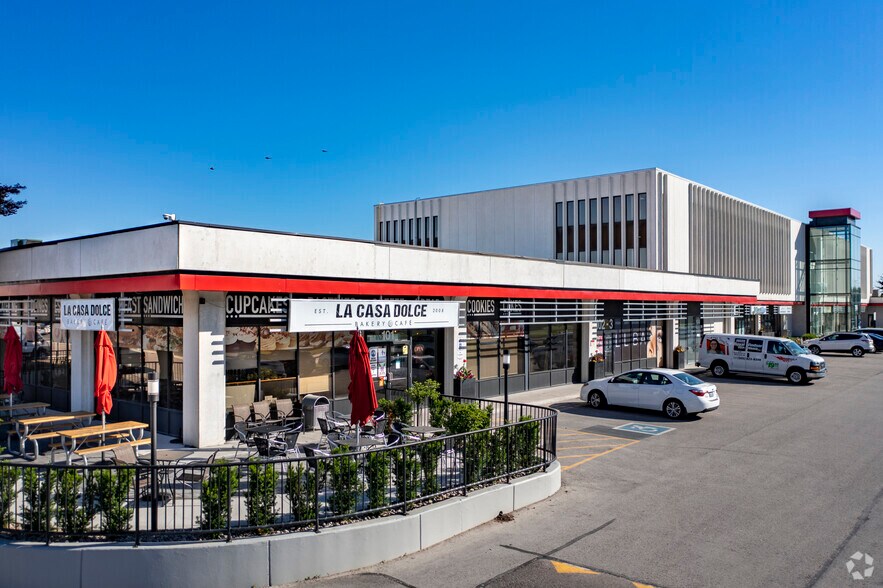755 Queensway E, Mississauga, ON for lease - Building Photo - Image 2 of 6