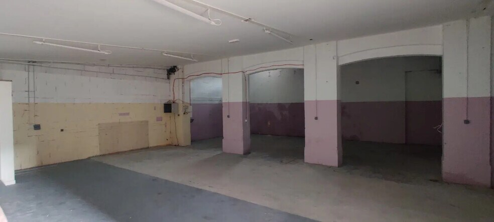 Flex in La Courneuve for lease - Building Photo - Image 2 of 4