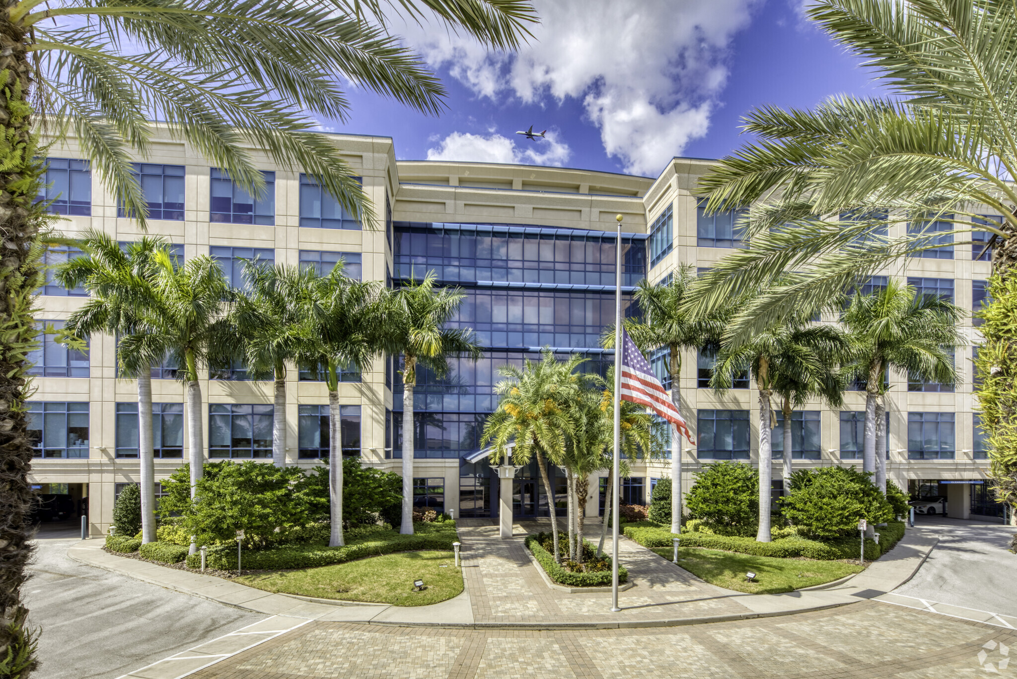 5550 W Executive Dr, Tampa, FL 33609 - Large Executive Offices | LoopNet