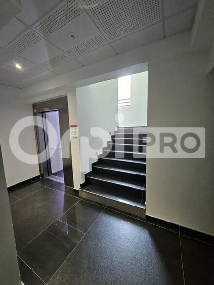 Office in Reims for lease - Interior Photo - Image 3 of 10