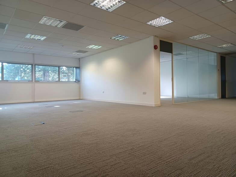 London Rd, Newbury for lease - Interior Photo - Image 3 of 4