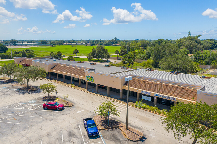 1881-1931 Knox Mcrae Dr, Titusville, FL for lease - Building Photo - Image 3 of 5