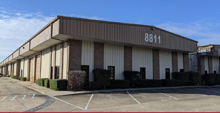 8807-8815 Emmott Rd, Houston, TX for lease Building Photo- Image 2 of 7