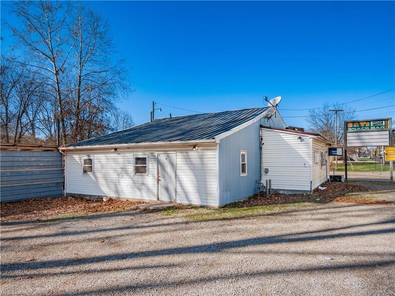 612 S State St, Crooksville, OH for sale - Primary Photo - Image 1 of 19