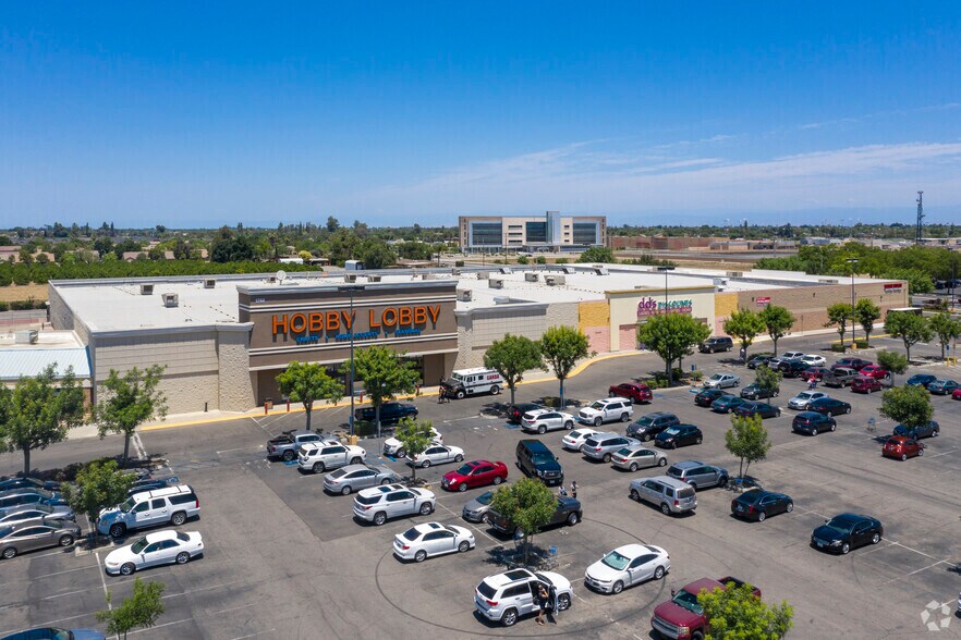 17021870 W Lacey Blvd, Hanford, CA 93230 Centennial Plaza